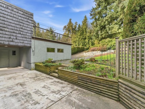 8355 Nelson Avenue, Burnaby, BC - Outdoor