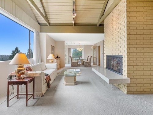8355 Nelson Avenue, Burnaby, BC - Indoor With Fireplace