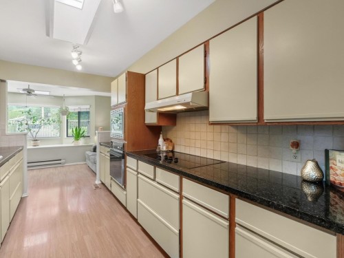 8355 Nelson Avenue, Burnaby, BC - Indoor Photo Showing Kitchen