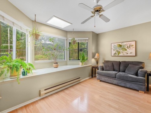 8355 Nelson Avenue, Burnaby, BC - Indoor Photo Showing Other Room