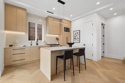 1-3637 46Th Avenue E, Vancouver, BC - Indoor Photo Showing Kitchen With Upgraded Kitchen