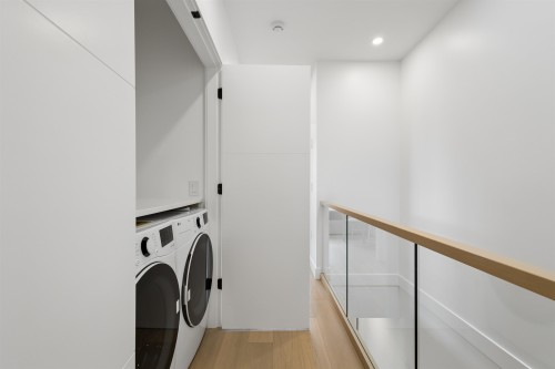 1-3637 46Th Avenue E, Vancouver, BC - Indoor Photo Showing Laundry Room