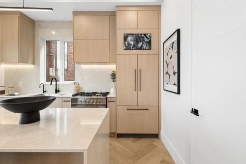 2-3637 46Th Avenue E, Vancouver, BC - Indoor Photo Showing Kitchen With Upgraded Kitchen
