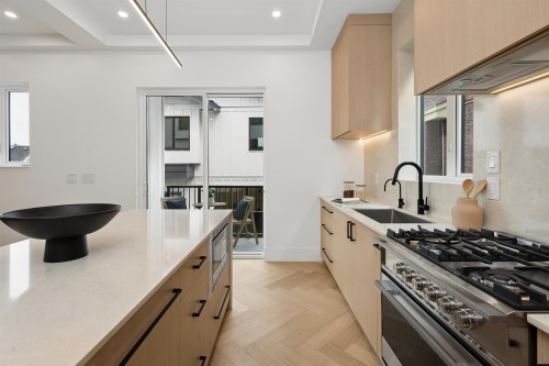 2-3637 46Th Avenue E, Vancouver, BC - Indoor Photo Showing Kitchen With Upgraded Kitchen
