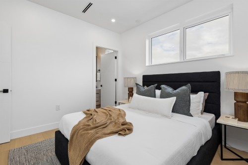 2-3637 46Th Avenue E, Vancouver, BC - Indoor Photo Showing Bedroom