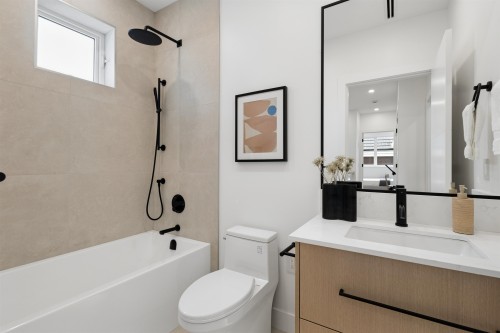 2-3637 46Th Avenue E, Vancouver, BC - Indoor Photo Showing Bathroom