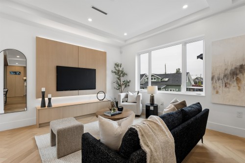 2-3637 46Th Avenue E, Vancouver, BC - Indoor Photo Showing Living Room
