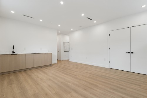 2-3637 46Th Avenue E, Vancouver, BC - Indoor Photo Showing Other Room