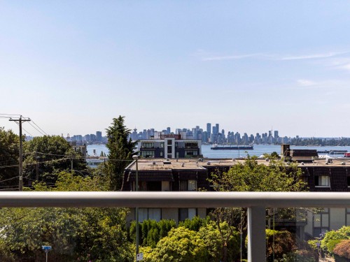 307-308 2nd Street W North Vancouver, BC V7M 1E1
