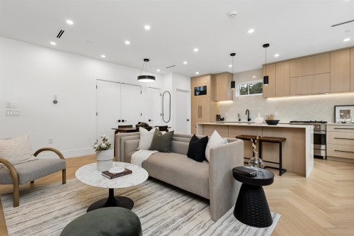 1-3639 46Th Avenue E, Vancouver, BC - Indoor Photo Showing Living Room