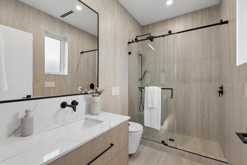 1-3639 46Th Avenue E, Vancouver, BC - Indoor Photo Showing Bathroom