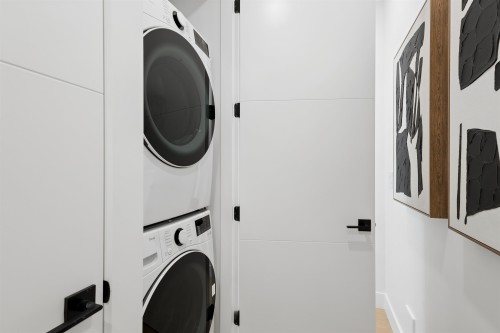 1-3639 46Th Avenue E, Vancouver, BC - Indoor Photo Showing Laundry Room