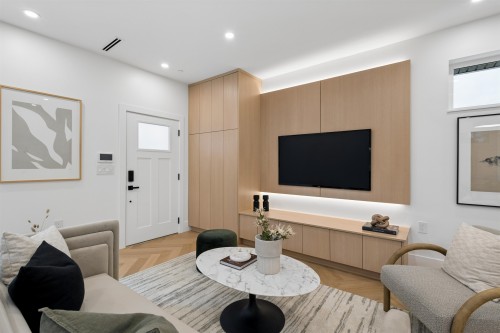 1-3639 46Th Avenue E, Vancouver, BC - Indoor