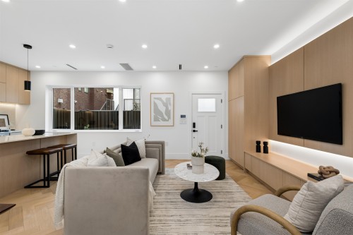 1-3639 46Th Avenue E, Vancouver, BC - Indoor