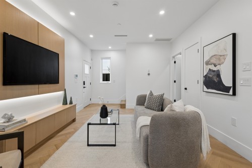 2-3639 46Th Avenue E, Vancouver, BC - Indoor