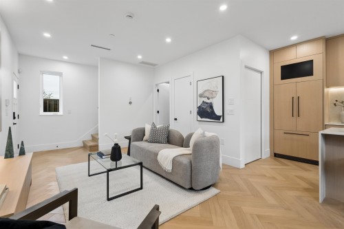 2-3639 46Th Avenue E, Vancouver, BC - Indoor