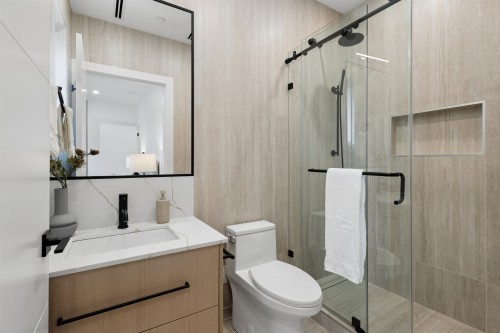 2-3639 46Th Avenue E, Vancouver, BC - Indoor Photo Showing Bathroom
