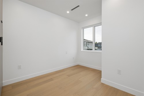 2-3639 46Th Avenue E, Vancouver, BC - Indoor Photo Showing Other Room