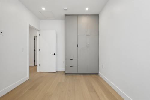 2-3639 46Th Avenue E, Vancouver, BC - Indoor Photo Showing Other Room