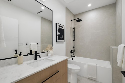 2-3639 46Th Avenue E, Vancouver, BC - Indoor Photo Showing Bathroom