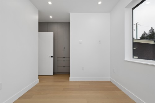 2-3639 46Th Avenue E, Vancouver, BC - Indoor Photo Showing Other Room