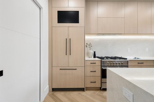 2-3639 46Th Avenue E, Vancouver, BC - Indoor Photo Showing Kitchen