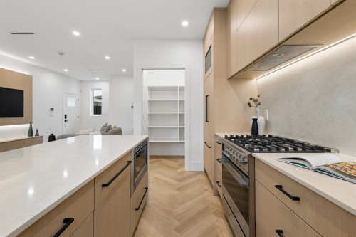 2-3639 46Th Avenue E, Vancouver, BC - Indoor Photo Showing Kitchen With Upgraded Kitchen