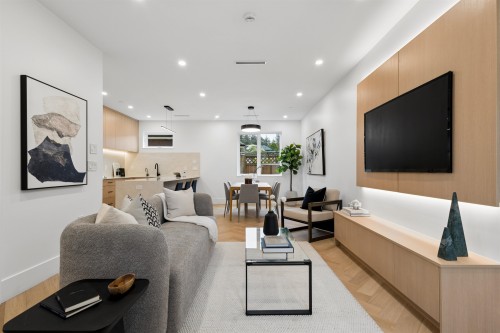 2-3639 46Th Avenue E, Vancouver, BC - Indoor Photo Showing Living Room