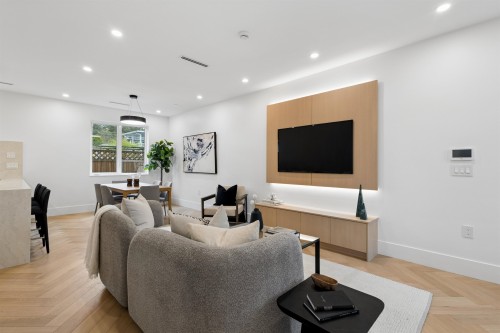 2-3639 46Th Avenue E, Vancouver, BC - Indoor Photo Showing Other Room