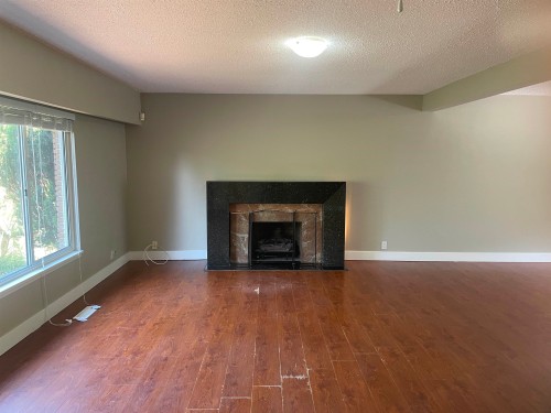6748 Ash Street, Vancouver, BC - Indoor Photo Showing Living Room With Fireplace