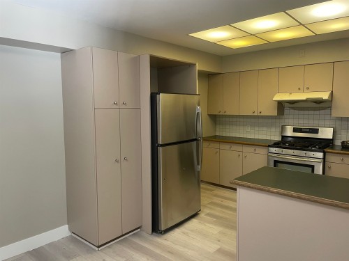 6748 Ash Street, Vancouver, BC - Indoor Photo Showing Kitchen