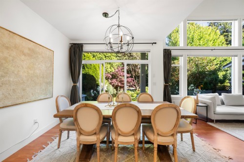 1931 Parkway Boulevard, Coquitlam, BC - Indoor Photo Showing Dining Room