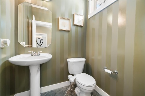 1931 Parkway Boulevard, Coquitlam, BC - Indoor Photo Showing Bathroom