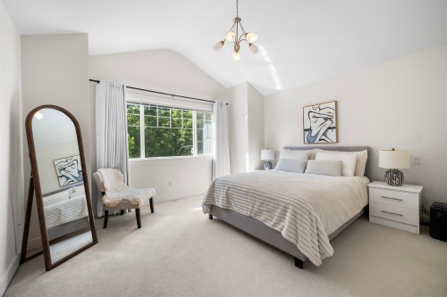 1931 Parkway Boulevard, Coquitlam, BC - Indoor Photo Showing Bedroom