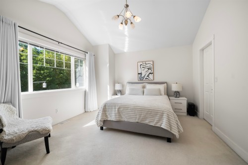 1931 Parkway Boulevard, Coquitlam, BC - Indoor Photo Showing Bedroom