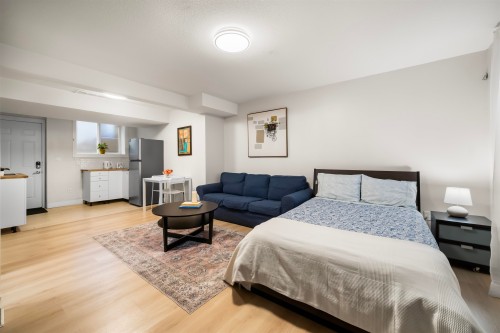 1931 Parkway Boulevard, Coquitlam, BC - Indoor Photo Showing Bedroom