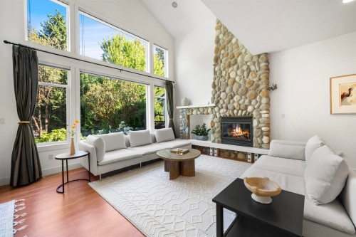 1931 Parkway Boulevard, Coquitlam, BC - Indoor Photo Showing Living Room With Fireplace