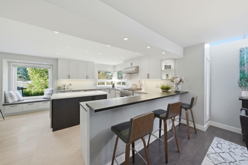 2023 Hill Drive, North Vancouver, BC - Indoor Photo Showing Kitchen With Upgraded Kitchen