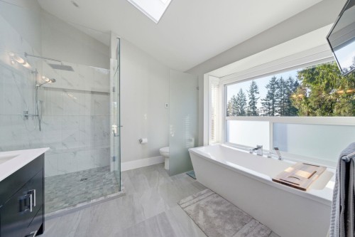 2023 Hill Drive, North Vancouver, BC - Indoor Photo Showing Bathroom