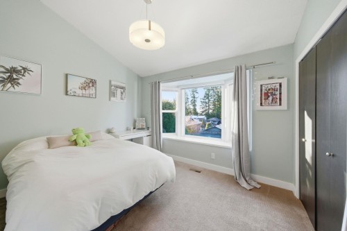 2023 Hill Drive, North Vancouver, BC - Indoor Photo Showing Bedroom