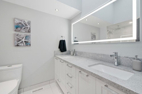 2023 Hill Drive, North Vancouver, BC - Indoor Photo Showing Bathroom