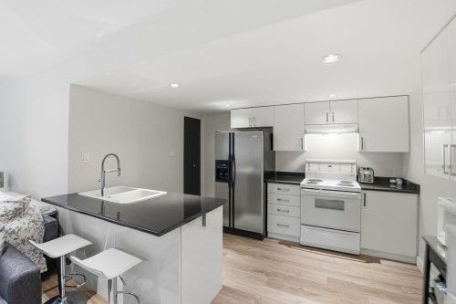 2023 Hill Drive, North Vancouver, BC - Indoor Photo Showing Kitchen With Double Sink