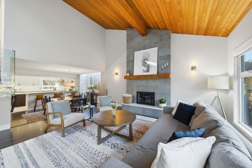 2023 Hill Drive, North Vancouver, BC - Indoor Photo Showing Living Room With Fireplace