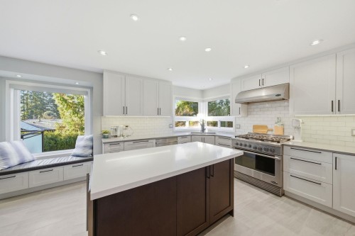 2023 Hill Drive, North Vancouver, BC - Indoor Photo Showing Kitchen With Upgraded Kitchen