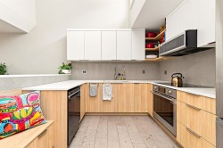 402-3401 Curle Avenue Burnaby, BC V5G 4P4