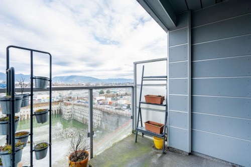 708-384 1St Avenue E, Vancouver, BC 