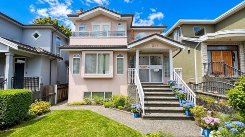 3211 Queens Avenue, Vancouver, BC - Outdoor With Facade