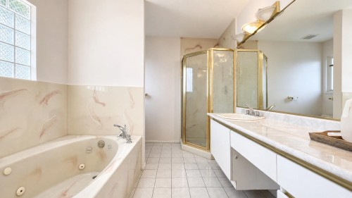 3211 Queens Avenue, Vancouver, BC - Indoor Photo Showing Bathroom