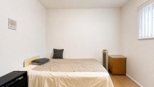 3211 Queens Avenue, Vancouver, BC - Indoor Photo Showing Bedroom