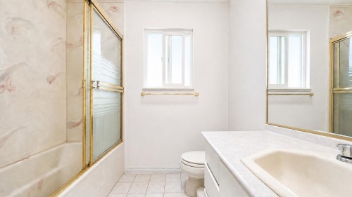 3211 Queens Avenue, Vancouver, BC - Indoor Photo Showing Bathroom